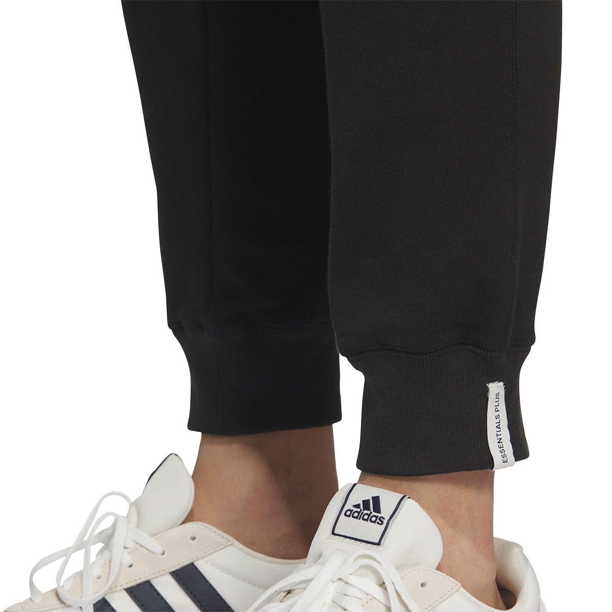 アディダス adidas エッセンシャルズ プラス レギュラーフィット スモールロゴ フレンチテリー カフパンツ JUP91 商品ディテール