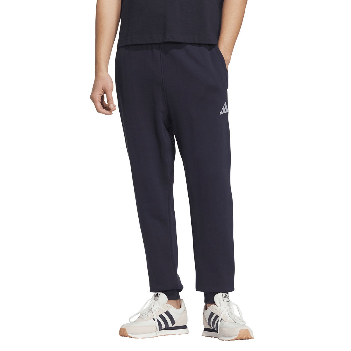 アディダス adidas エッセンシャルズ プラス レギュラーフィット スモールロゴ フレンチテリー カフパンツ JUP91 商品ディテール